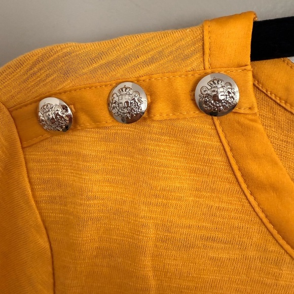 NWT WHBM “Marigold” gold tee short sleeve 6 decorative gold buttons - Picture 5 of 6
